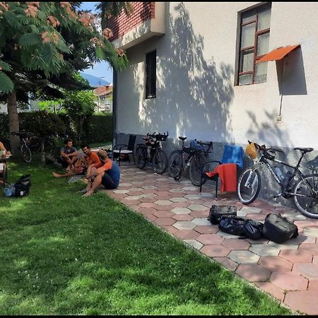 Bus Station Hostel Peje Luaran gambar
