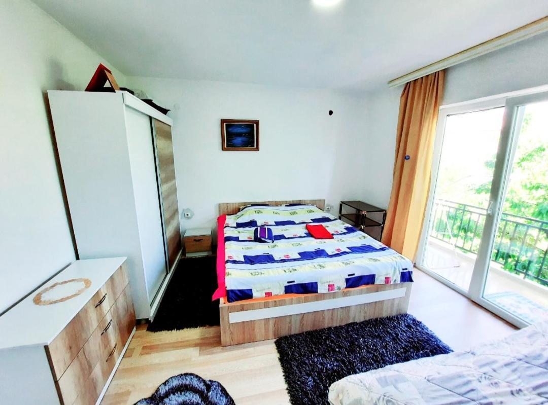 Bus Station Hostel Peje Luaran gambar